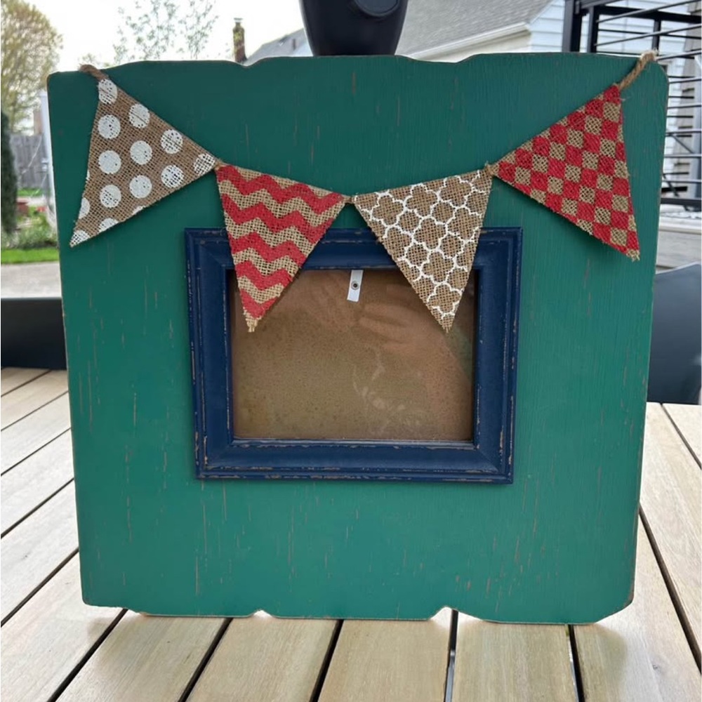CREATIVE CO-OP Picture Frame With Flag Banner